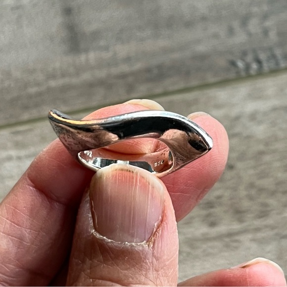 Jewelry - 925 silver ring - wave pattern. Approximately size 5-5.5. Nice, thick band.